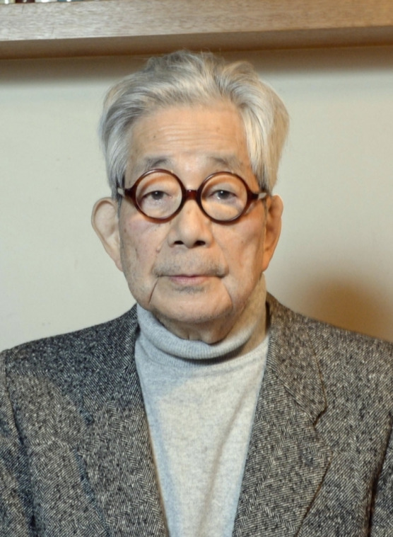 大江健三郎さん（共同）