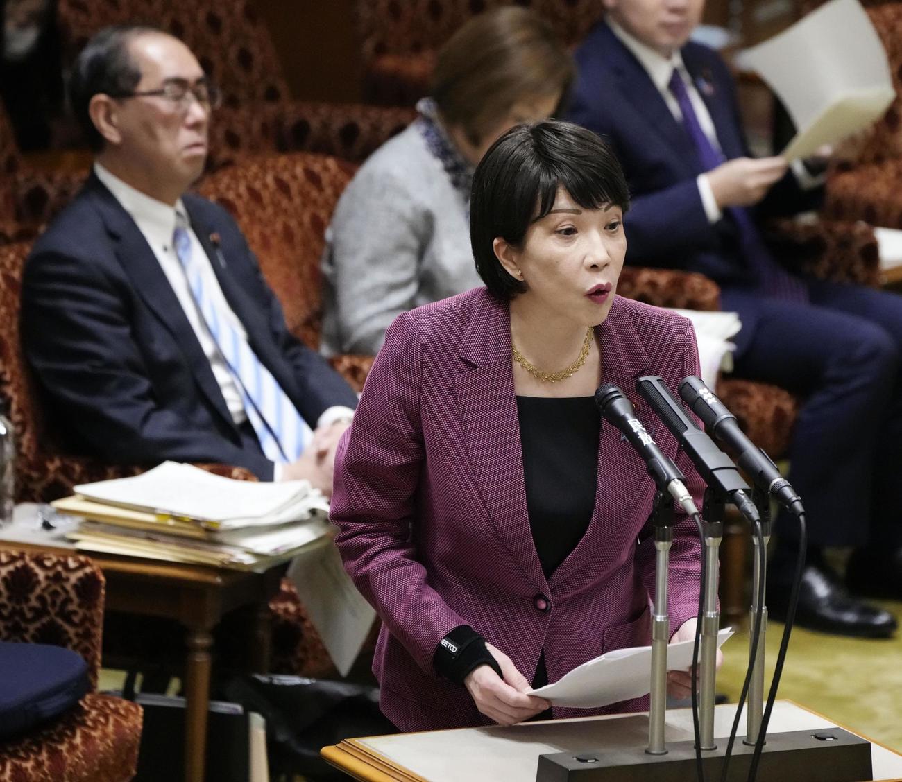参院予算委で答弁する高市経済安保相（共同）