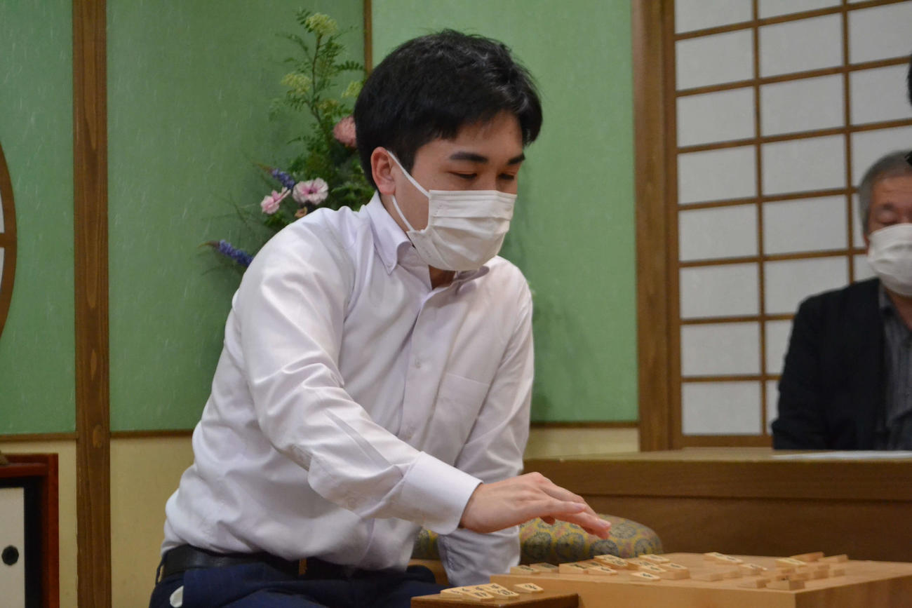 永瀬拓矢王座を下して藤井聡太叡王への挑戦権を獲得した菅井竜也八段