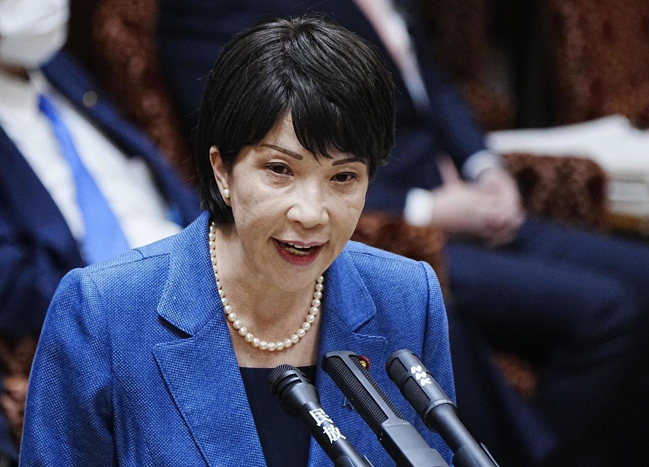 参院予算委で発言する高市経済安保相（共同）