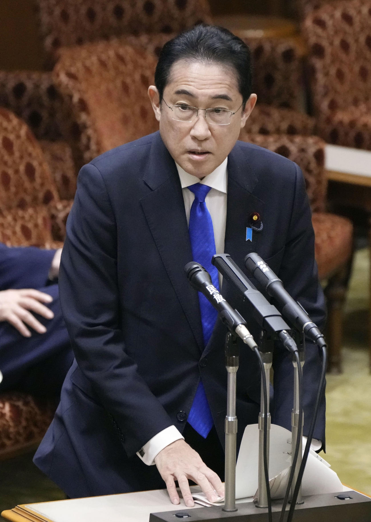 参院予算委で答弁する岸田首相（共同）