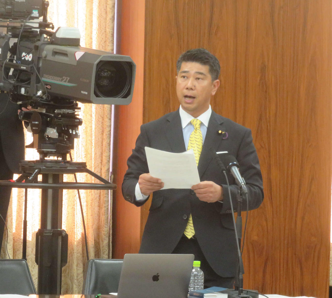 政治家女子48党の斉藤健一郎氏が参院総務委員会のNHK予算案審議で初の反対討論を行った（撮影・大上悟）