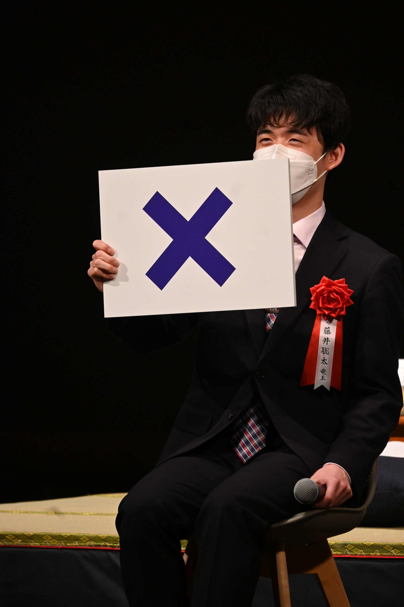 岡崎将棋まつりで「家康クイズ」に答える藤井聡太竜王（撮影・松浦隆司）