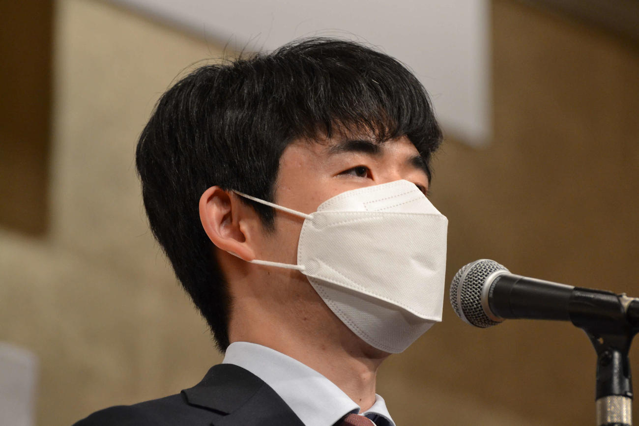 名人戦第1局への決意を表明した藤井聡太竜王