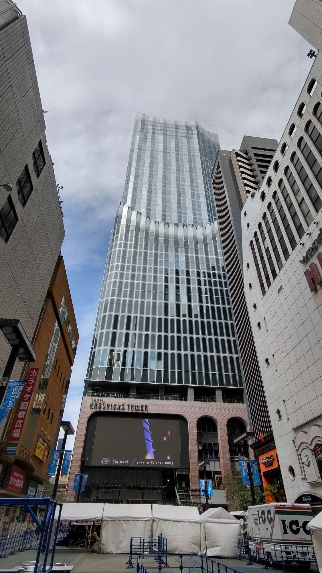 14日の開業を前に内覧会が行われた「東急歌舞伎町タワー」