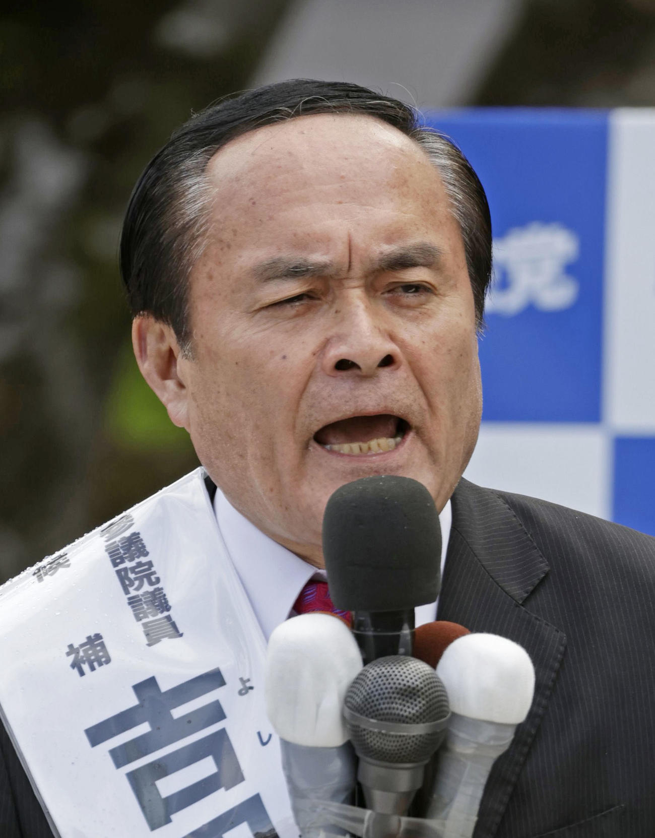 参院大分選挙区補欠選挙が告示され、第一声を上げる吉田忠智氏（共同）
