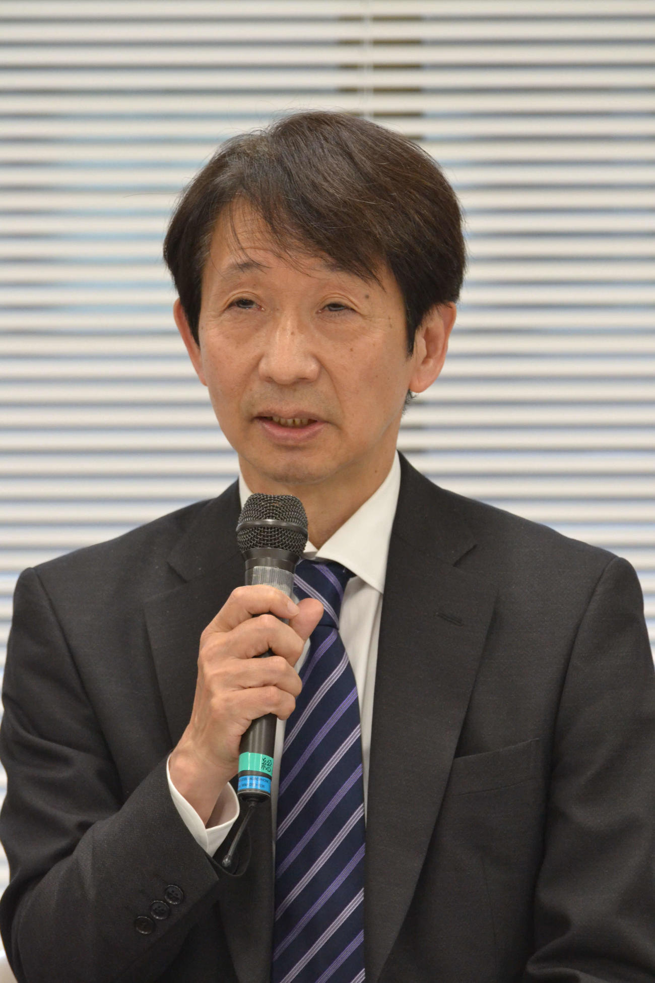 本因坊戦の実施方式の変更について会見に応じた日本棋院・小林覚理事長