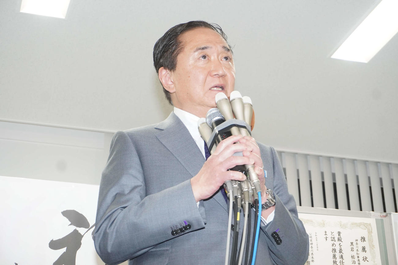目元をかすかに潤ませながら話す黒岩祐治知事（撮影・沢田直人）