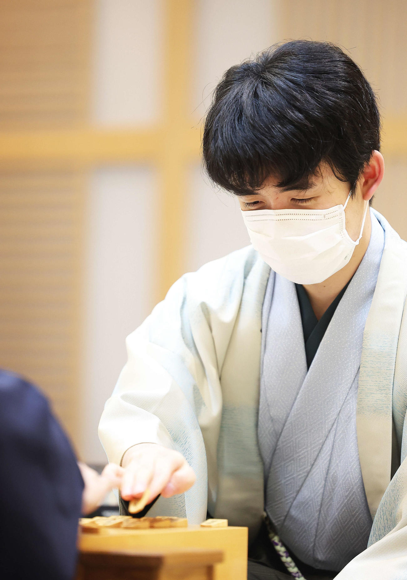 感想戦に臨む藤井聡太叡王（撮影・河田真司）