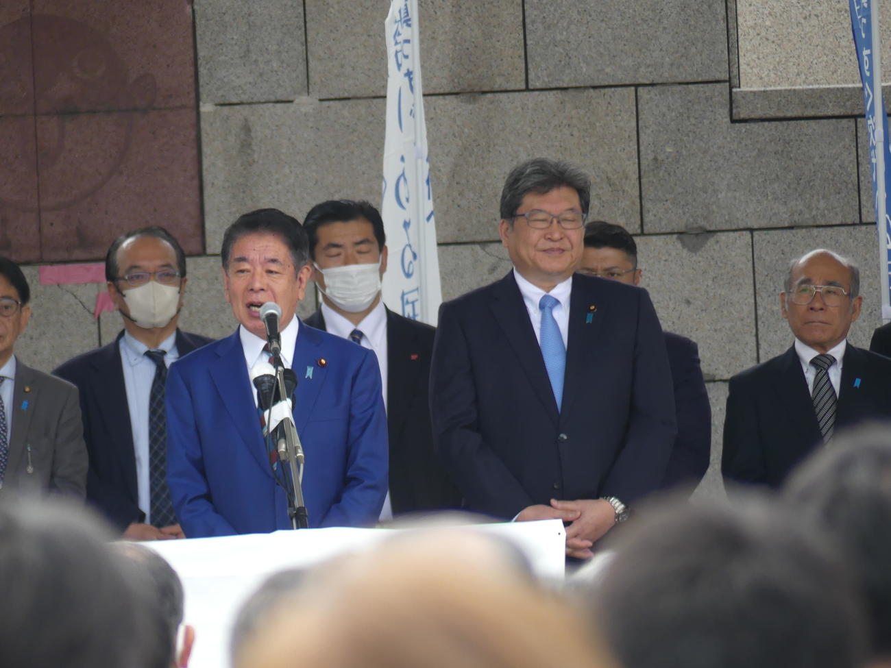 衆院山口4区補選の自民党候補の応援に入った自民党の下村博文元文科相（左）と萩生田光一政調会長（撮影・中山知子）