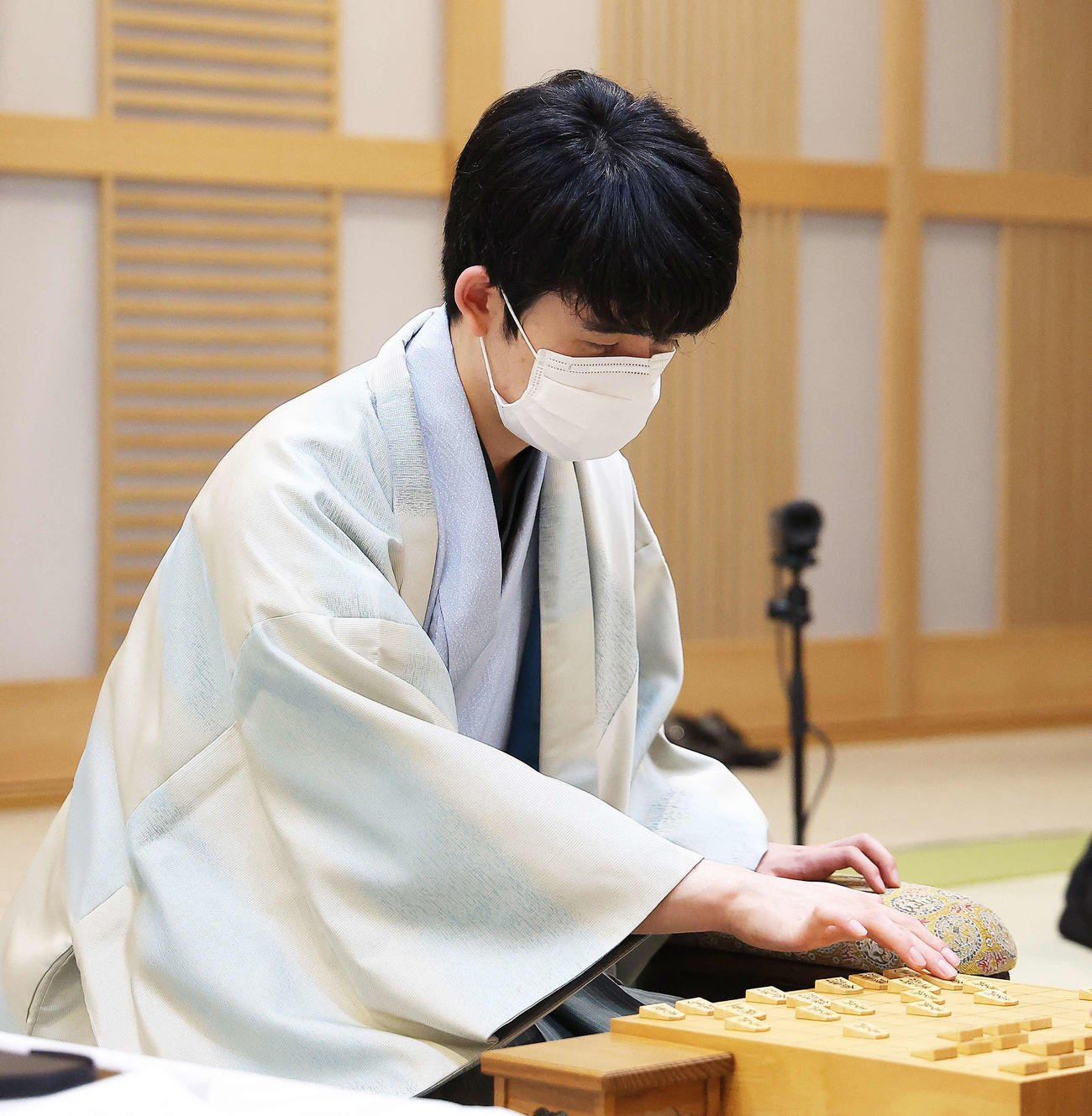 感想戦に臨む藤井聡太叡王（撮影・河田真司）