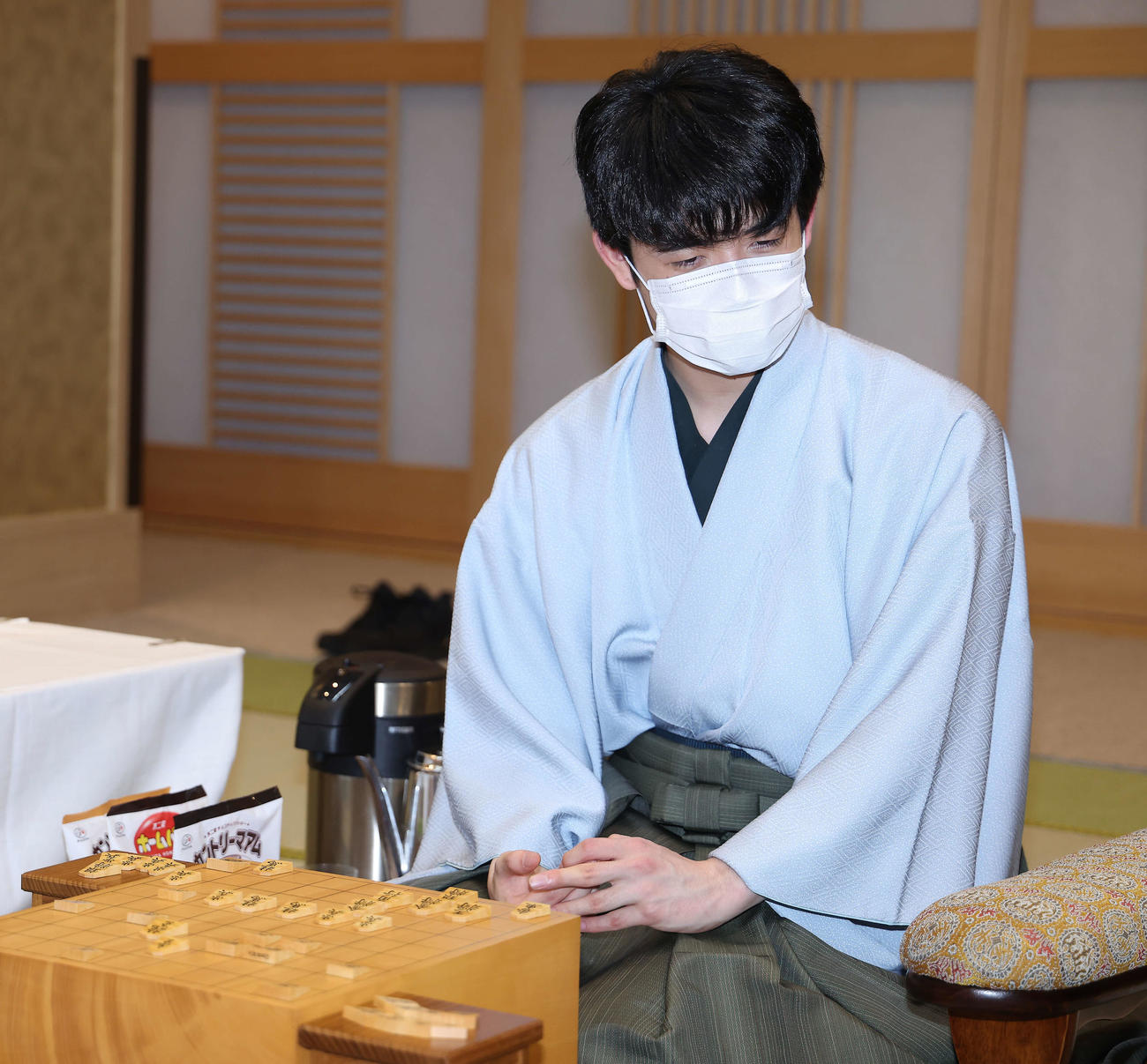 対局を終え、インタビューに答える藤井聡太叡王（撮影・河田真司）