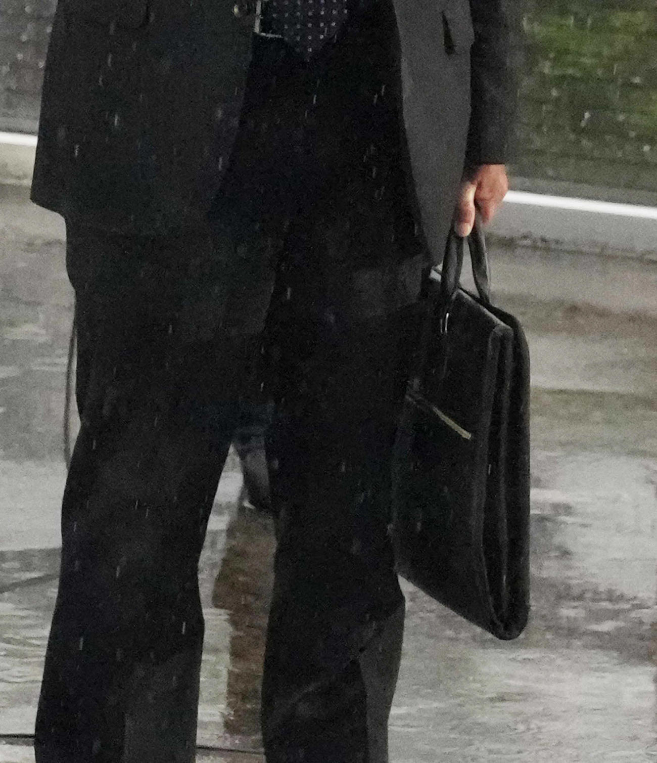 千葉県浦安市で行われた岸田文雄首相の街頭演説では警備体制が強化され防弾カバンを持ったSPの姿も見られた（撮影・小沢裕）