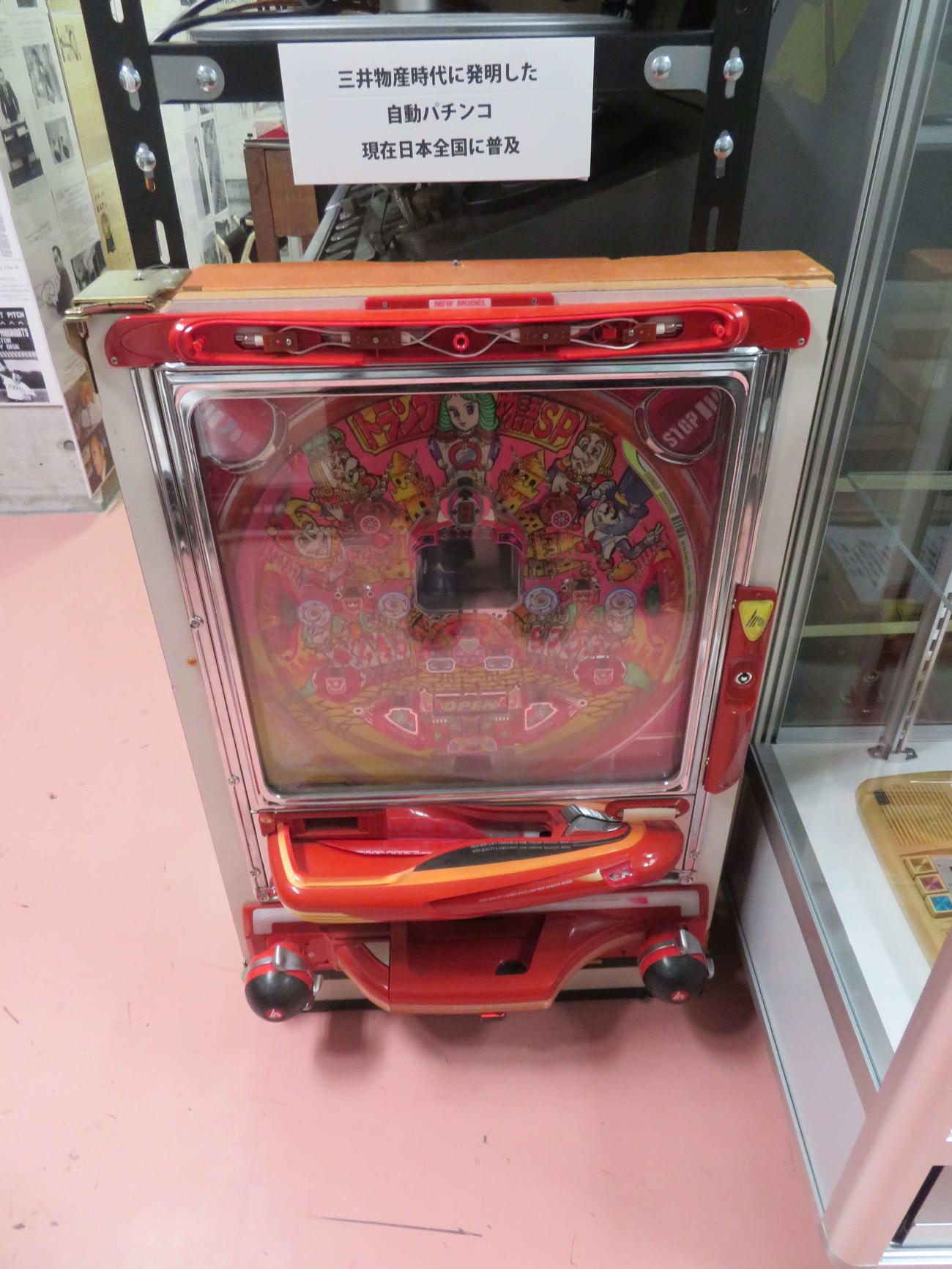 「ドクター中松発明博物館」に陳列された「自動パチンコ」（撮影・村上幸将）