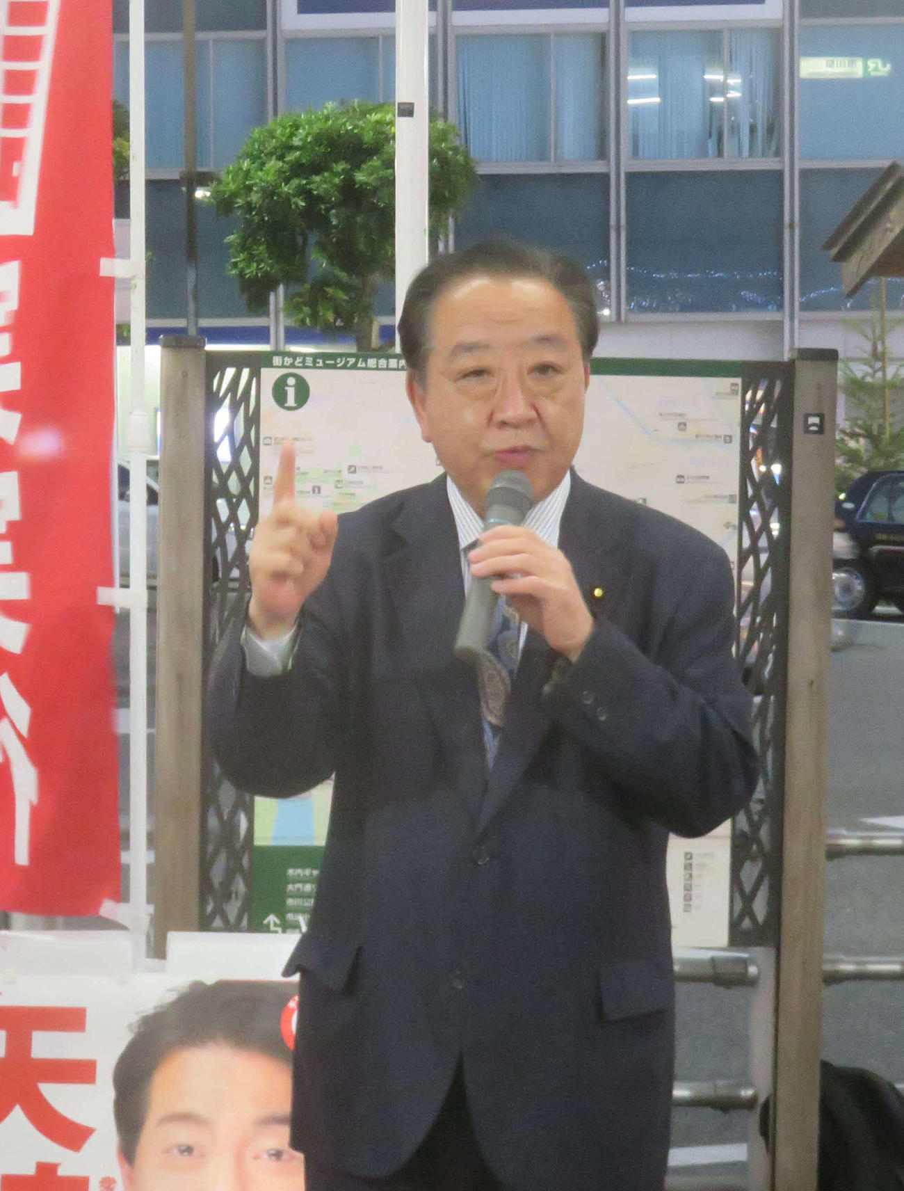 野田佳彦元首相は立憲民主党の公認候補の応援に駆けつけた（撮影・大上悟）