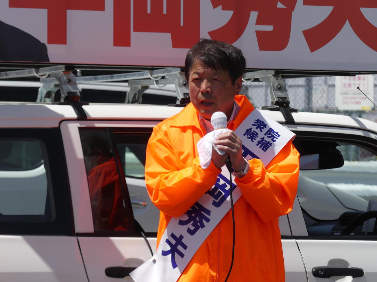 衆院山口2区補選の選挙選最終日、支持を訴える平岡秀夫元法相（撮影・中山知子）
