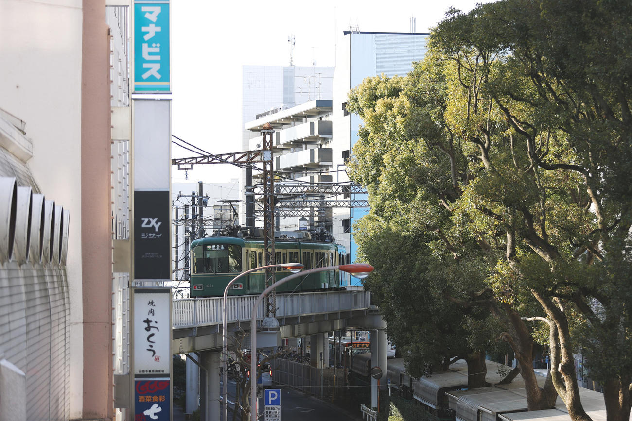 藤沢駅を出て鎌倉駅に向かう（撮影・大野祥一）