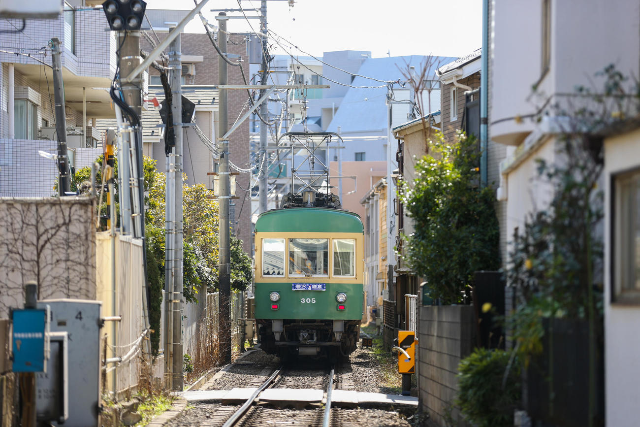 住宅街を走り抜ける（撮影・大野祥一）