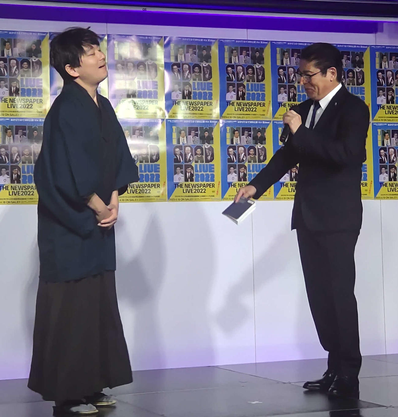 土谷ひろし（藤井ソウタ）と浜田太一（キシダ総理）（撮影・寺沢卓）