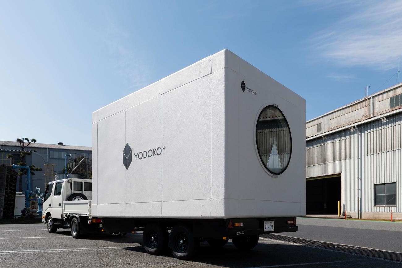 トレーラーに設置して「動くカプセル」としても再生された（淀川製鋼所提供）