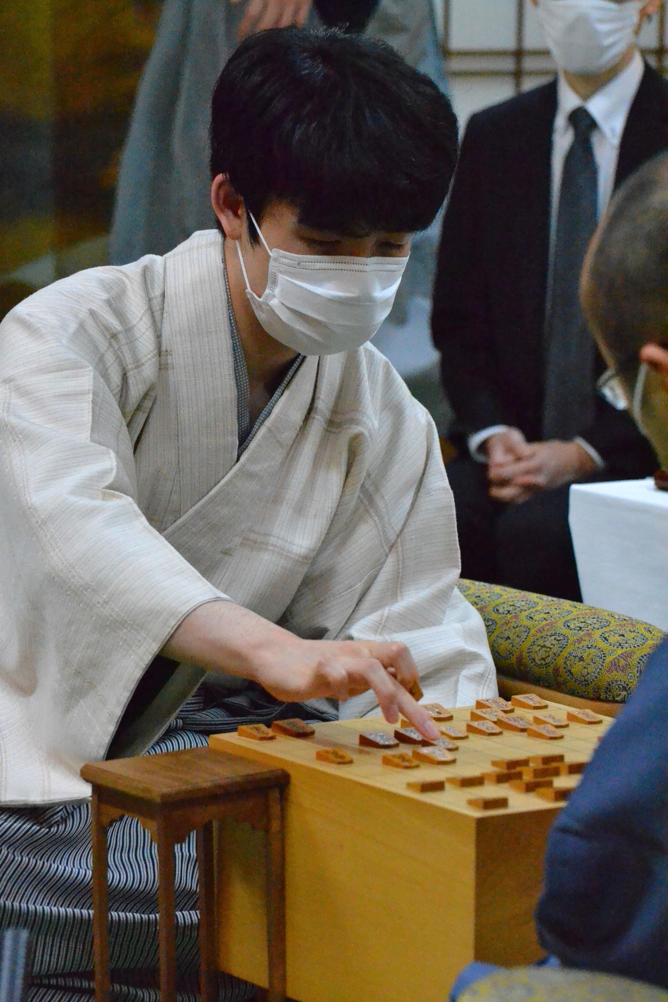 渡辺明名人に連勝して史上最年少での名人獲得と7冠がぐつと近づいた藤井聡太竜王