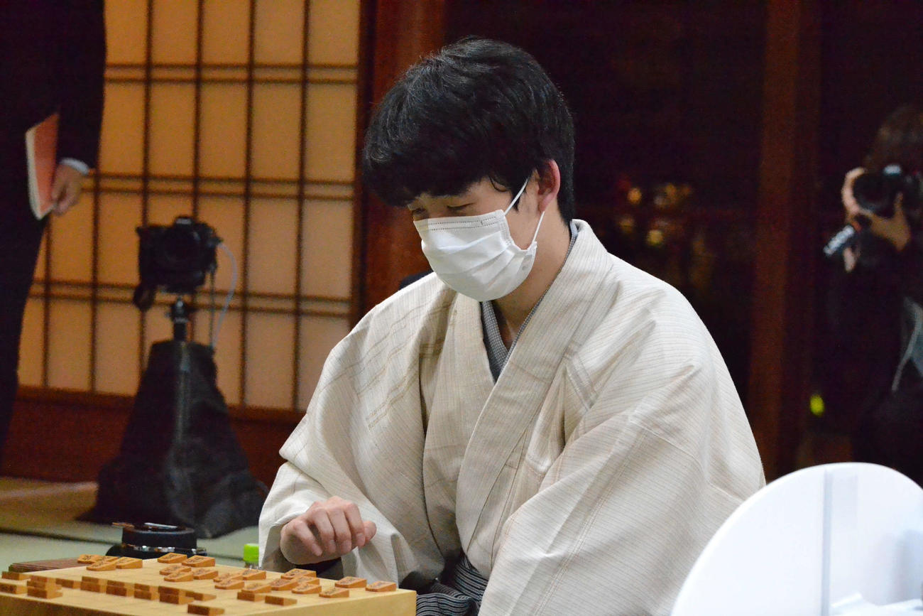 渡辺明名人に連勝して史上最年少での名人獲得と7冠がぐっと近づいた藤井聡太竜王