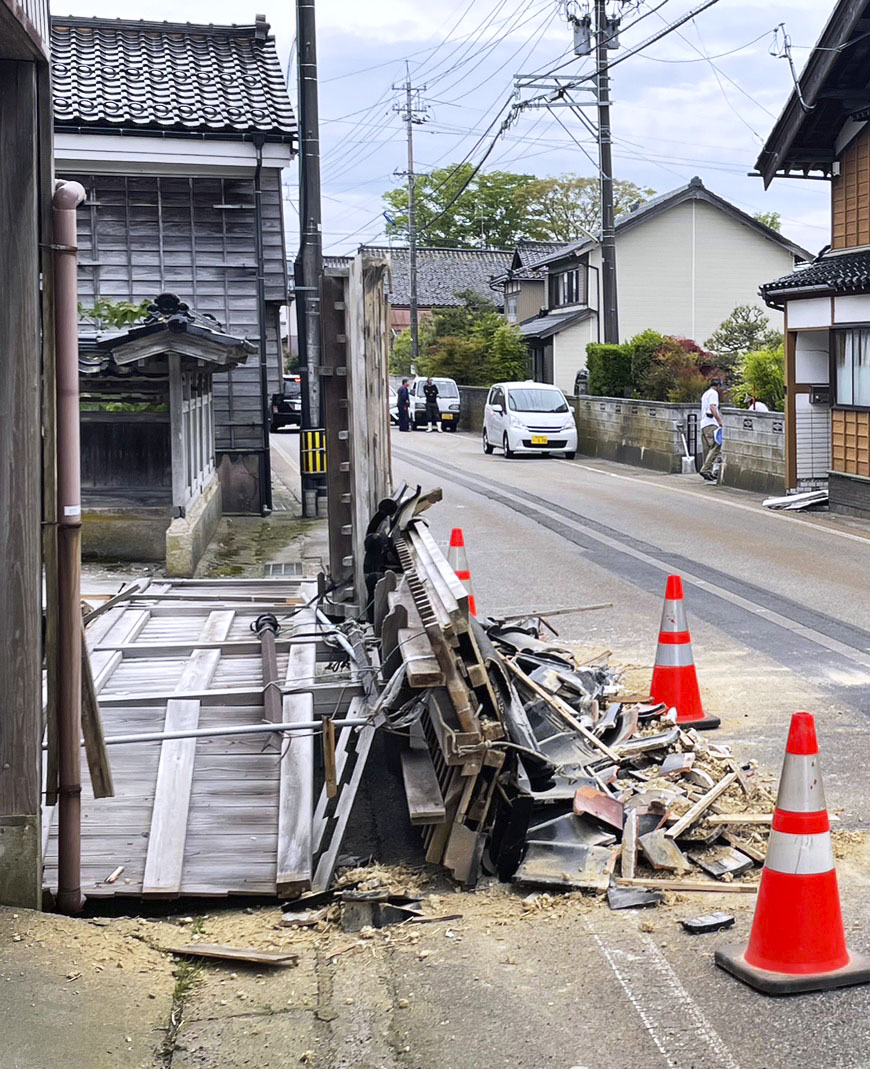 石川県珠洲市で崩れた塀（近隣住民提供）