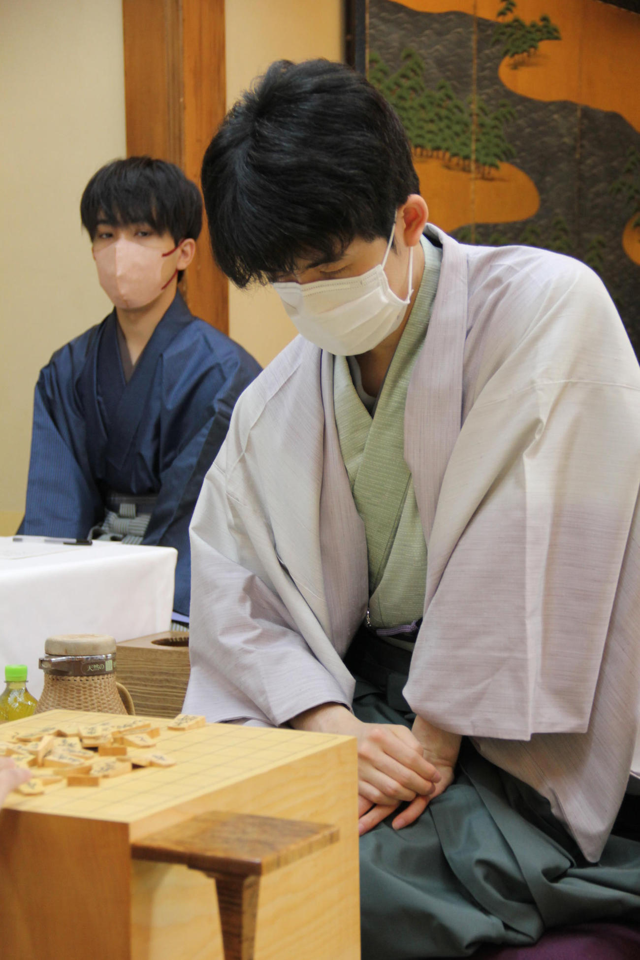 叡王戦5番勝負第3局に臨んだ藤井聡太叡王（日本将棋連盟提供）