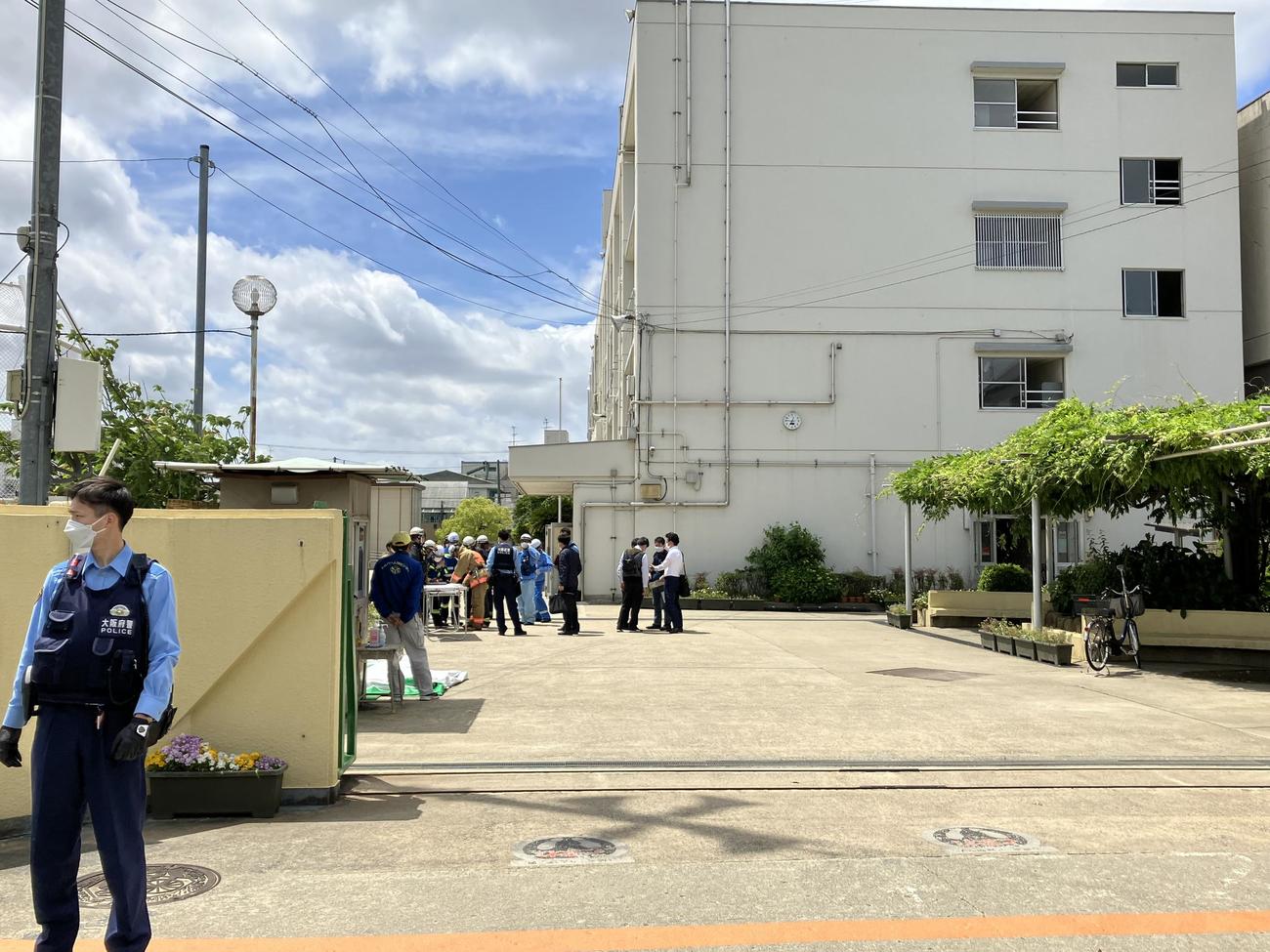 異臭騒ぎのあった亀井小学校（撮影・阪口孝志）