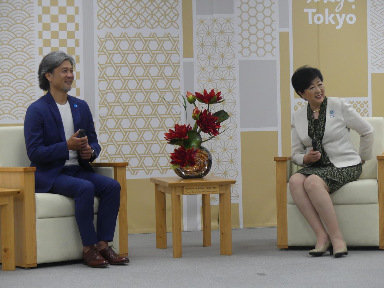 「東京観光大使」に就任し、小池百合子都知事（右）を表敬訪問した熊川哲也（撮影・中山知子）
