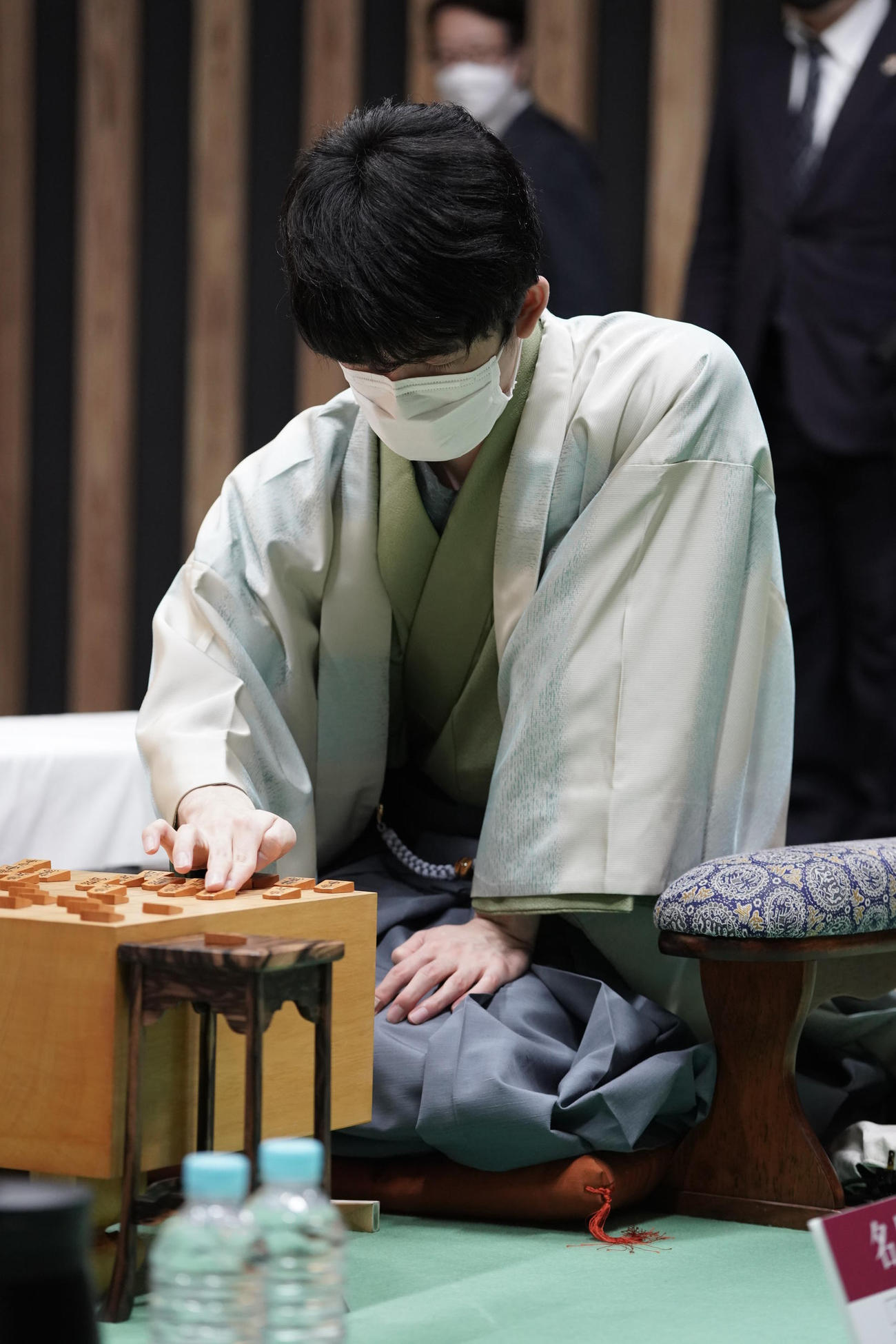 第81期名人戦7番勝負第3局2日目に臨んだ藤井聡太竜王（日本将棋連盟提供）