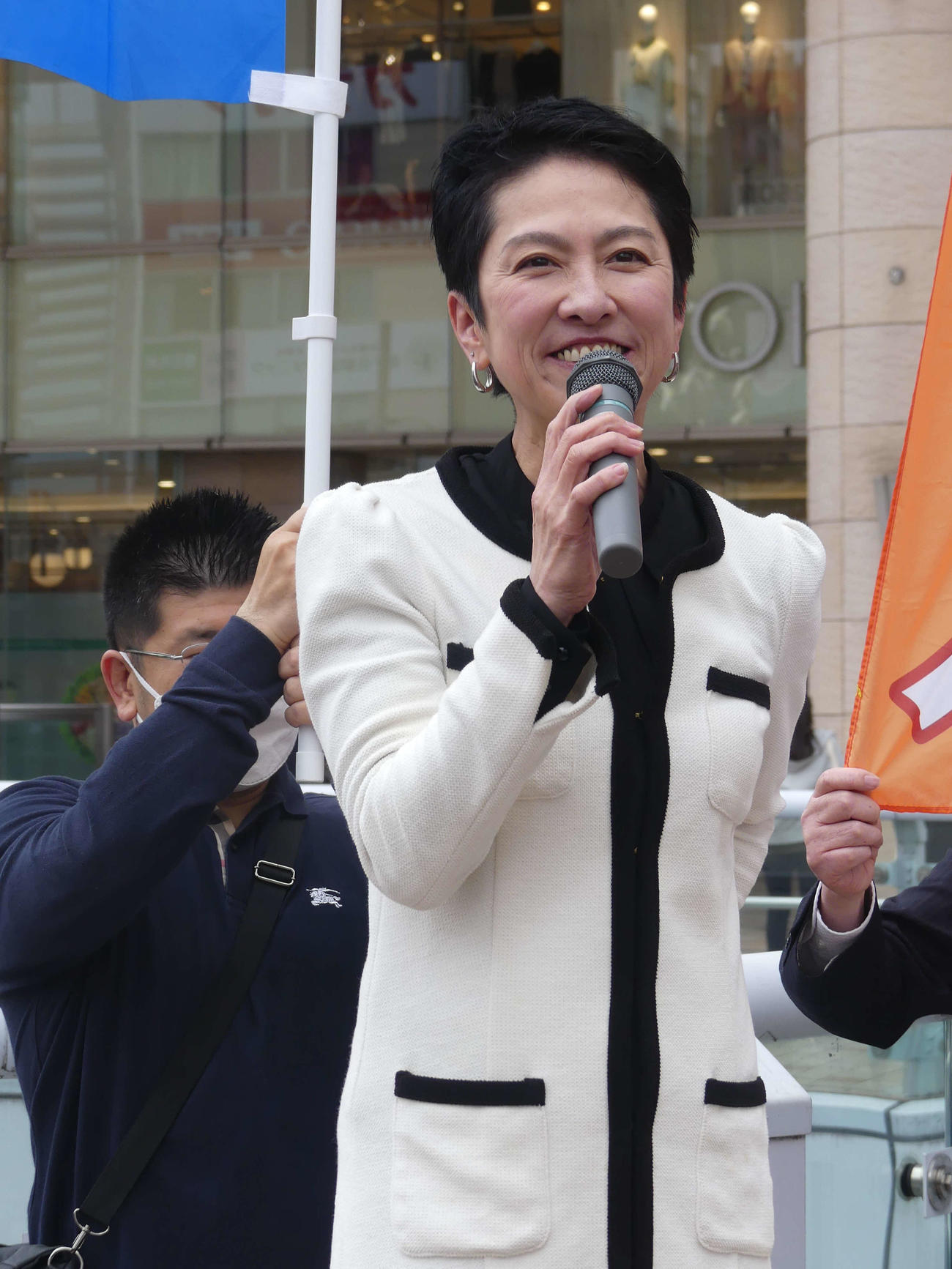 足立区議選告示日に立憲民主党候補の応援にかけつけた蓮舫参院議員（撮影・中山知子）