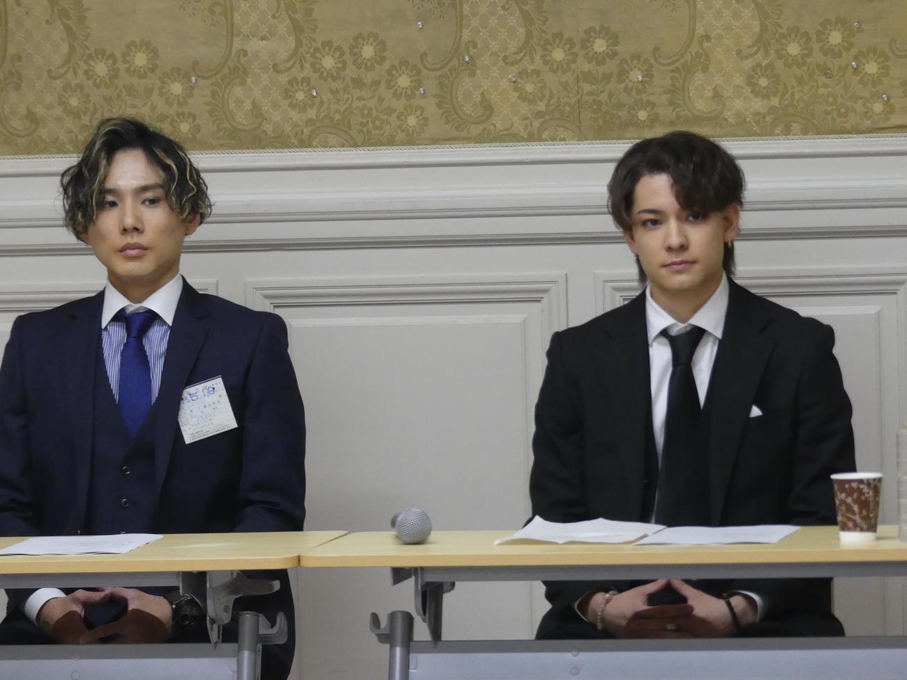 立憲民主党のヒアリングに出席した橋田康さん（左）とカウアン・オカモトさん（撮影・中山知子）