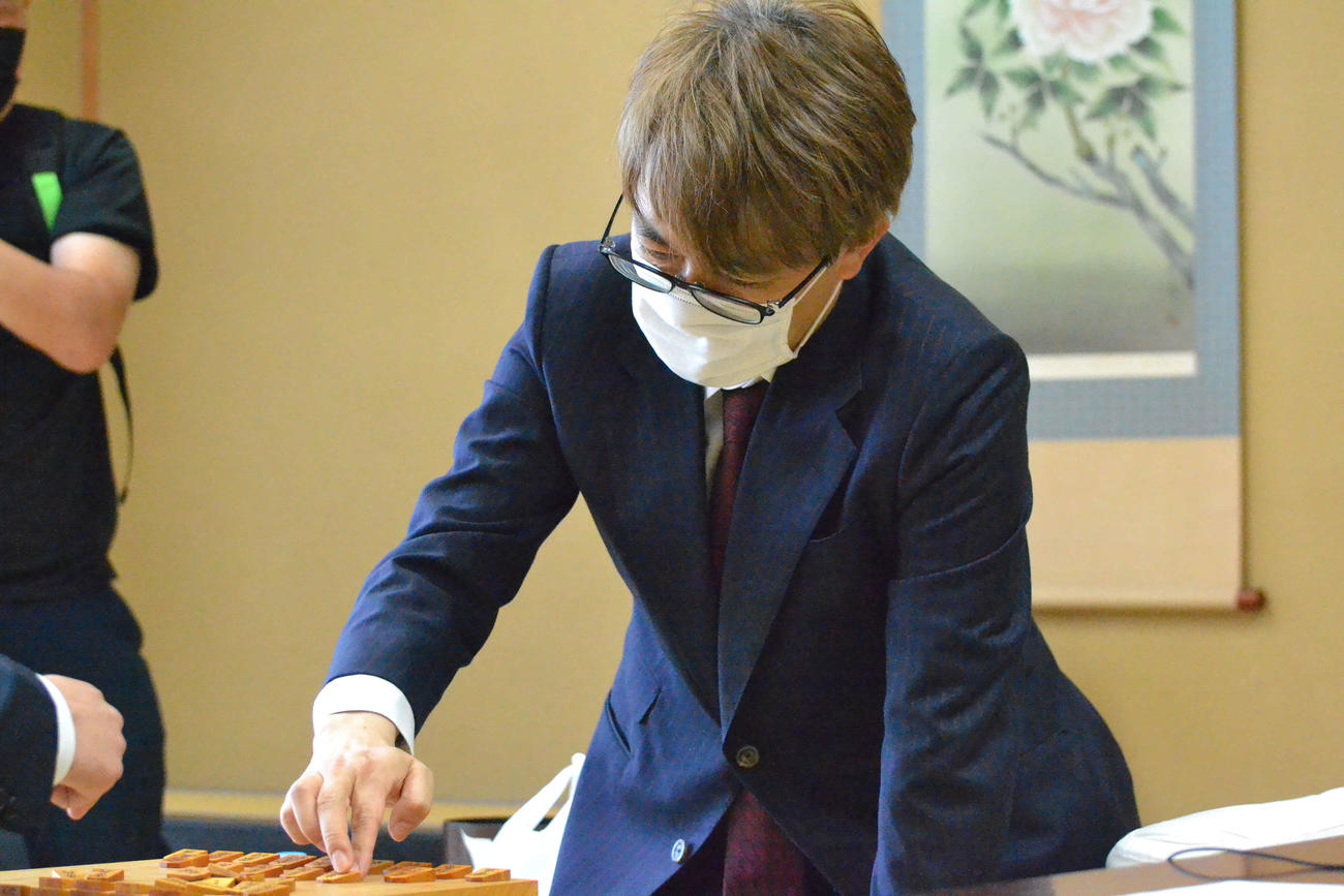 王将戦に続いての挑戦権獲得を目指す羽生善治九段