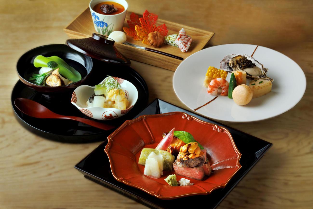 19日の夕食会で提供された、広島県産の海産物やブランド牛などを使った和食のコース（共同）