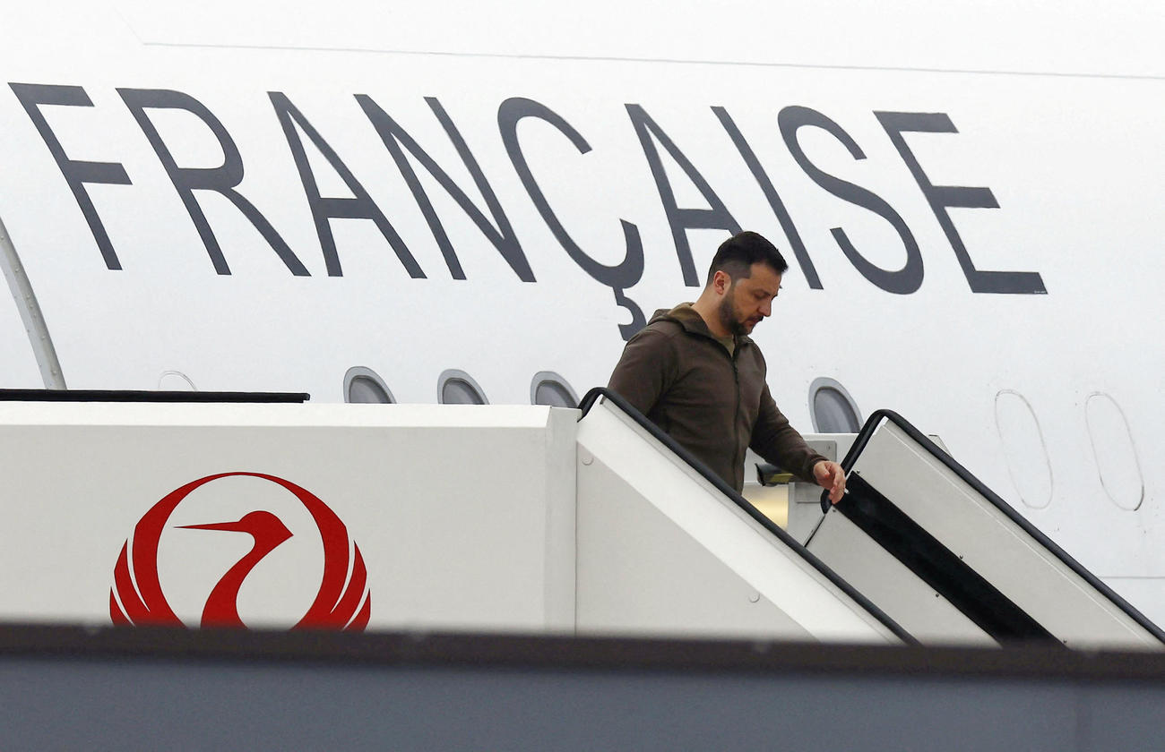 広島空港に到着したウクライナのゼレンスキー大統領（ロイター）