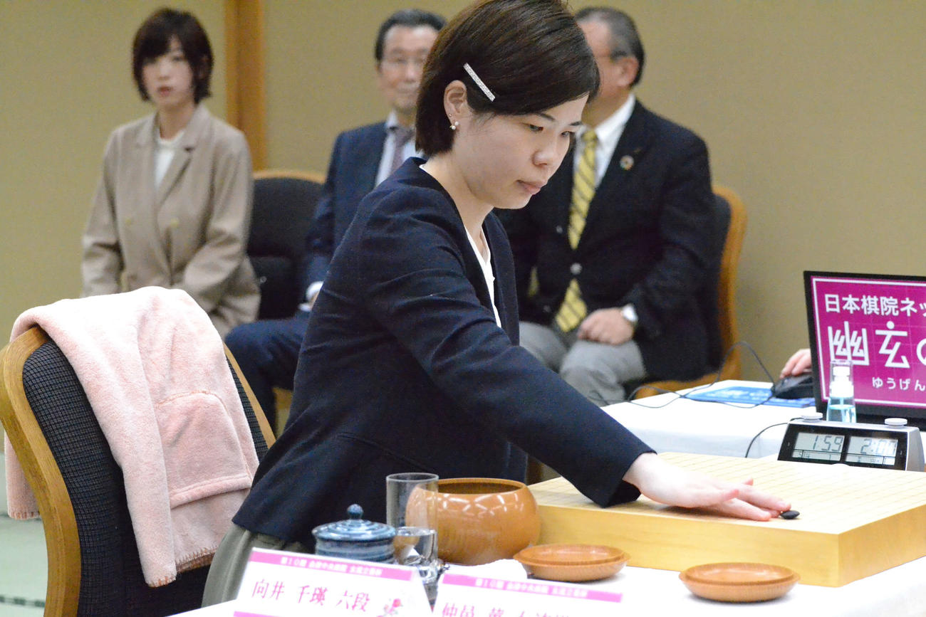 女流立葵杯初の4強入りを果たして仲邑菫女流棋聖との準決勝に臨む向井千瑛六段