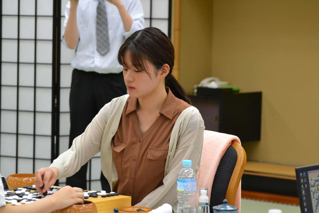 上野梨紗二段との激戦を制して挑戦者決定戦進出を果たした藤沢里菜女流本因坊