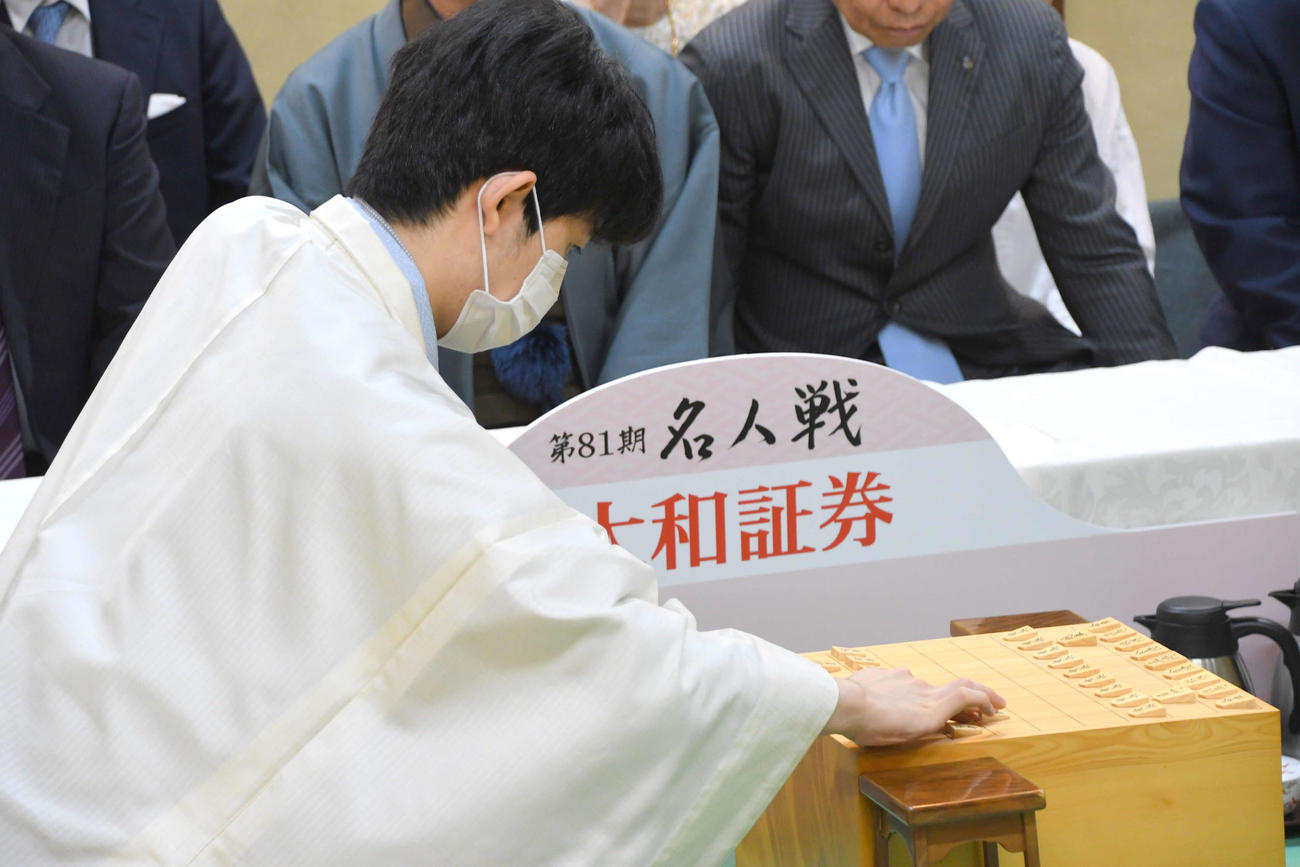 第81期名人戦7番勝負第4局に臨んだ藤井聡太竜王（日本将棋連盟提供）