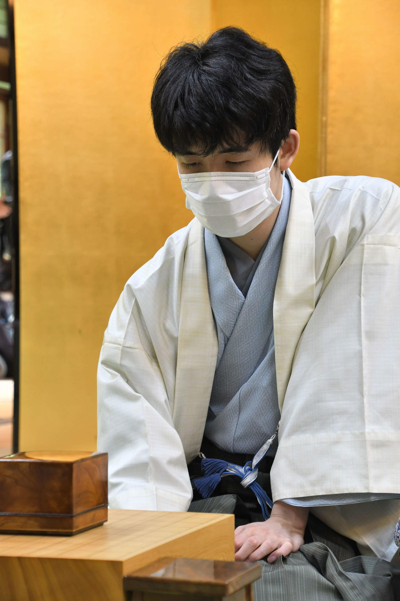 第81期名人戦7番勝負第4局2日目に臨んだ藤井聡太竜王（日本将棋連盟提供）