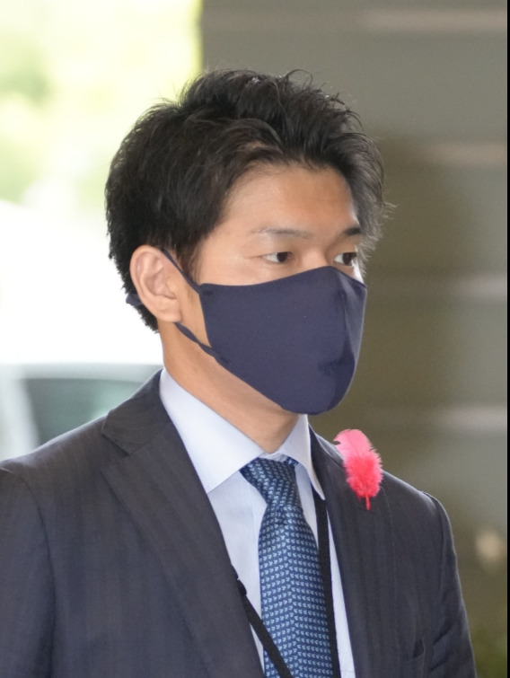 岸田翔太郎秘書官（共同）