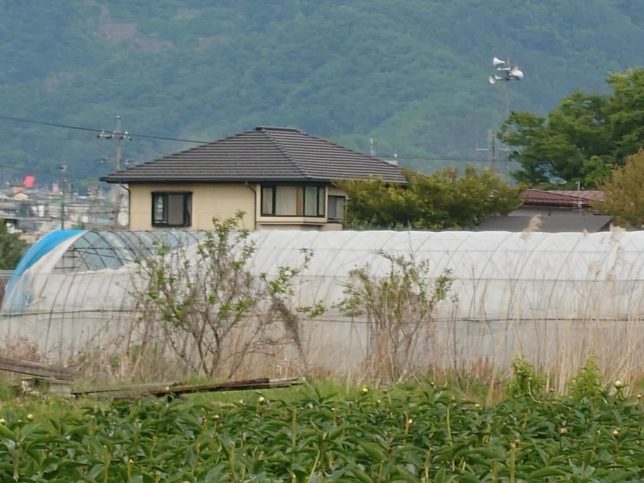長野県中野市で、男が立てこもっていた住宅（撮影・寺沢卓）