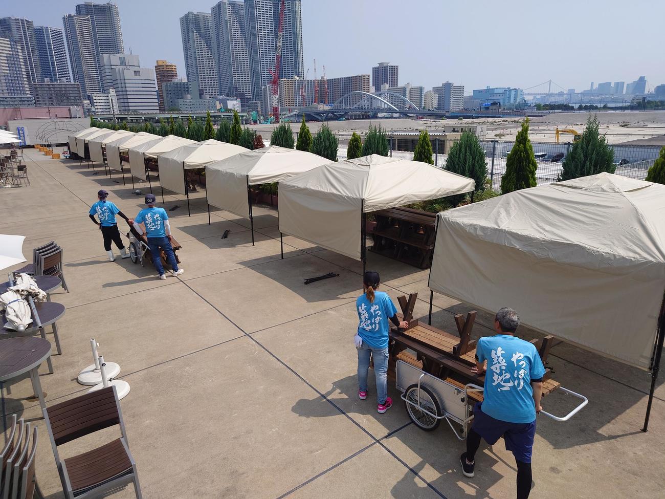 築地旧市場の広大な跡地を眺めながら屋上バーベキュー、できますよ！（撮影・寺沢卓）