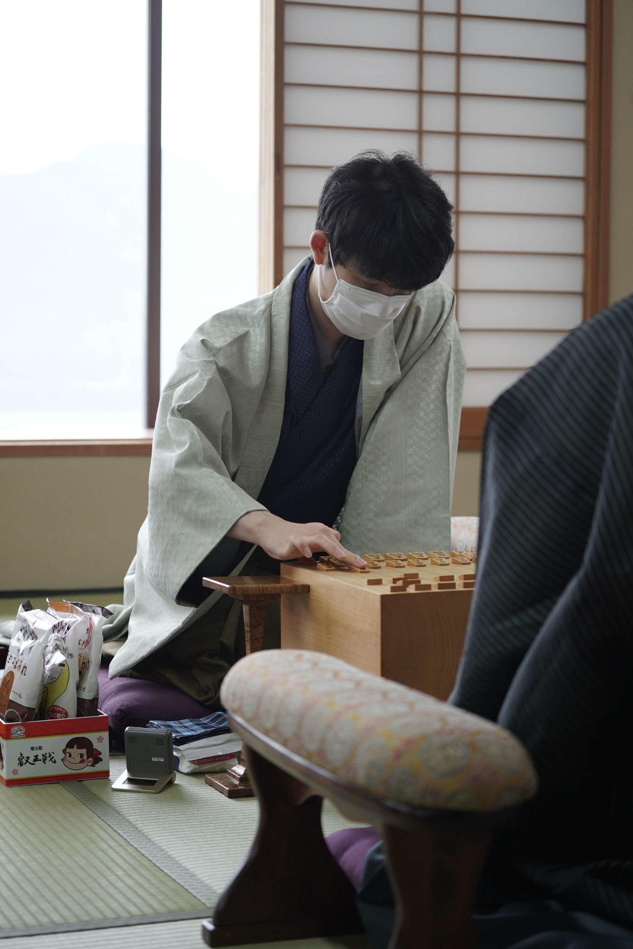 午前9時から始まった第4局で後手番だった藤井聡太叡王（日本将棋連盟提供）