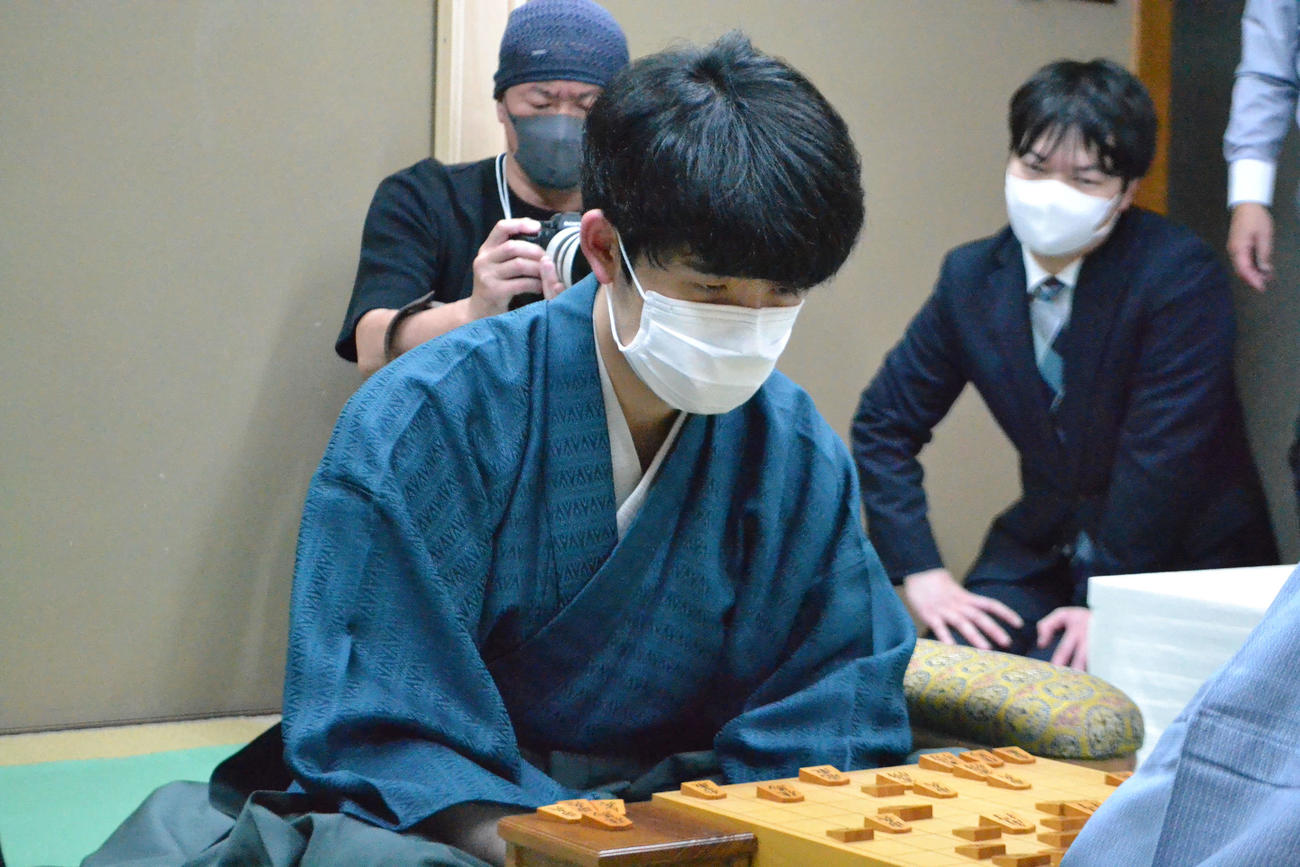 20歳10カ月の史上最年少記録で名人を初めて獲得した藤井聡太新名人