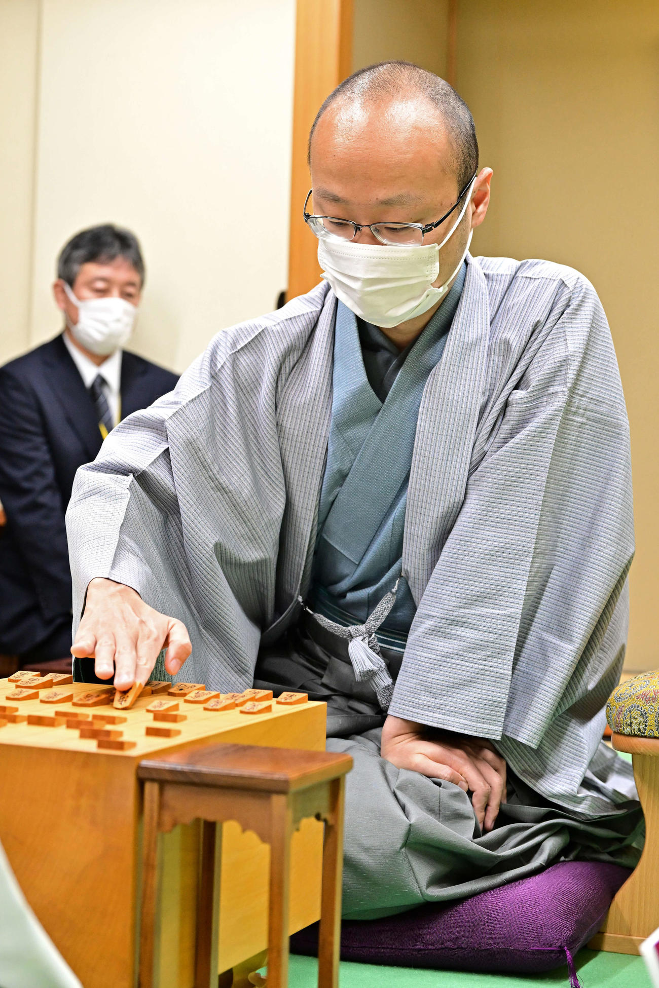 「菊水矢倉」に組んで迎え撃つ渡辺明名人（日本将棋連盟提供）