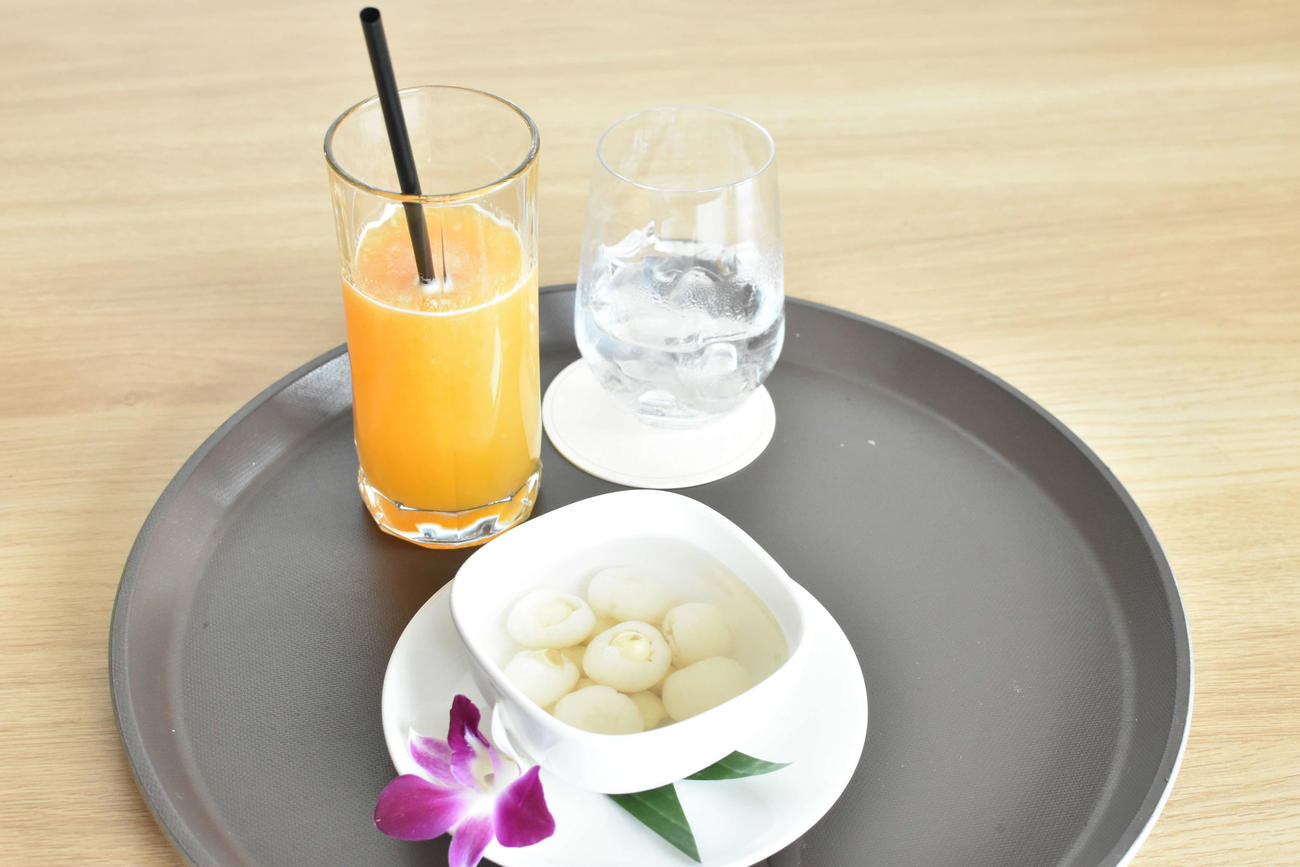 藤井聡太棋聖が午前のおやつに注文した「チェー」「オレンジジュース」（日本将棋連盟提供）