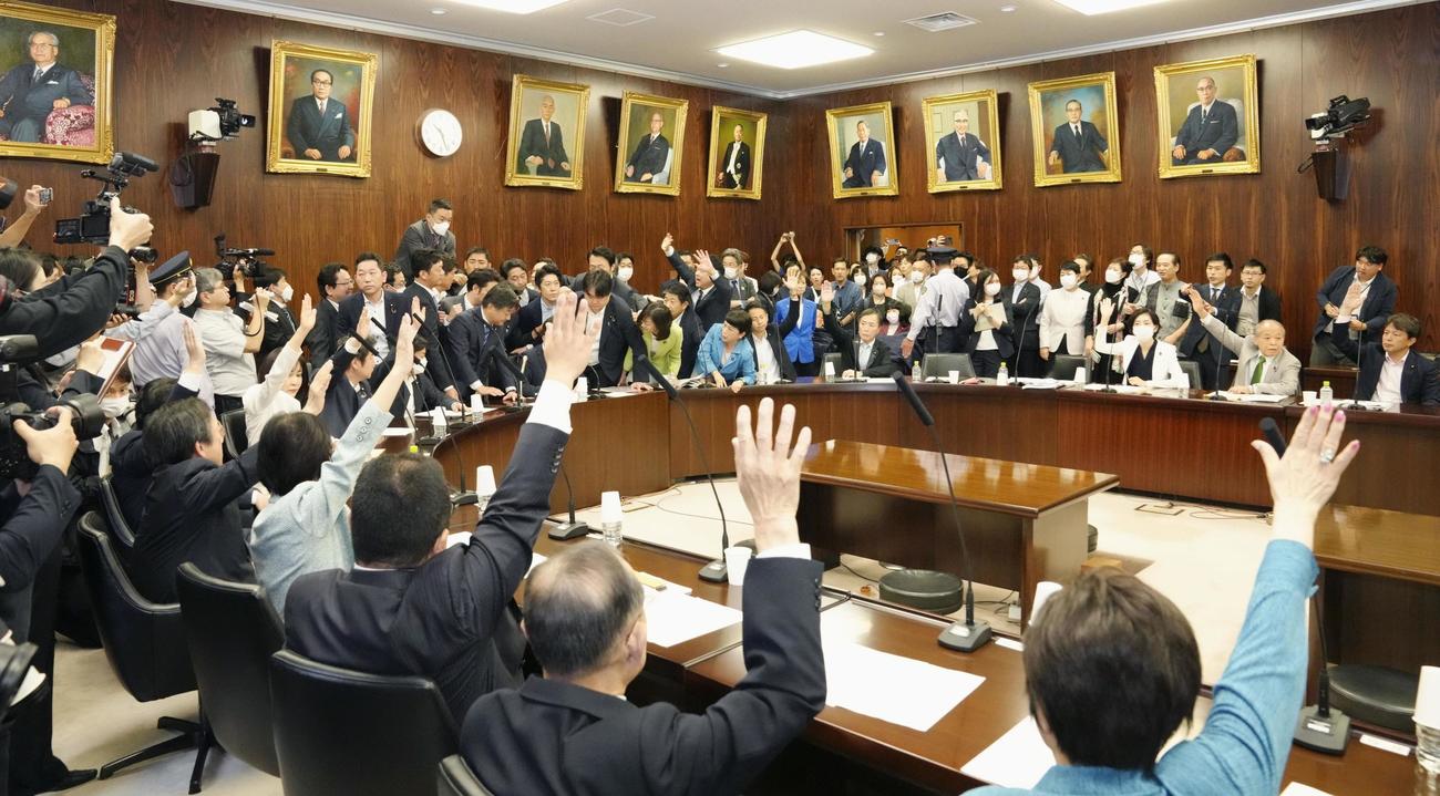 騒然とした空気の中、入管難民法改正案を可決した参院法務委（共同）