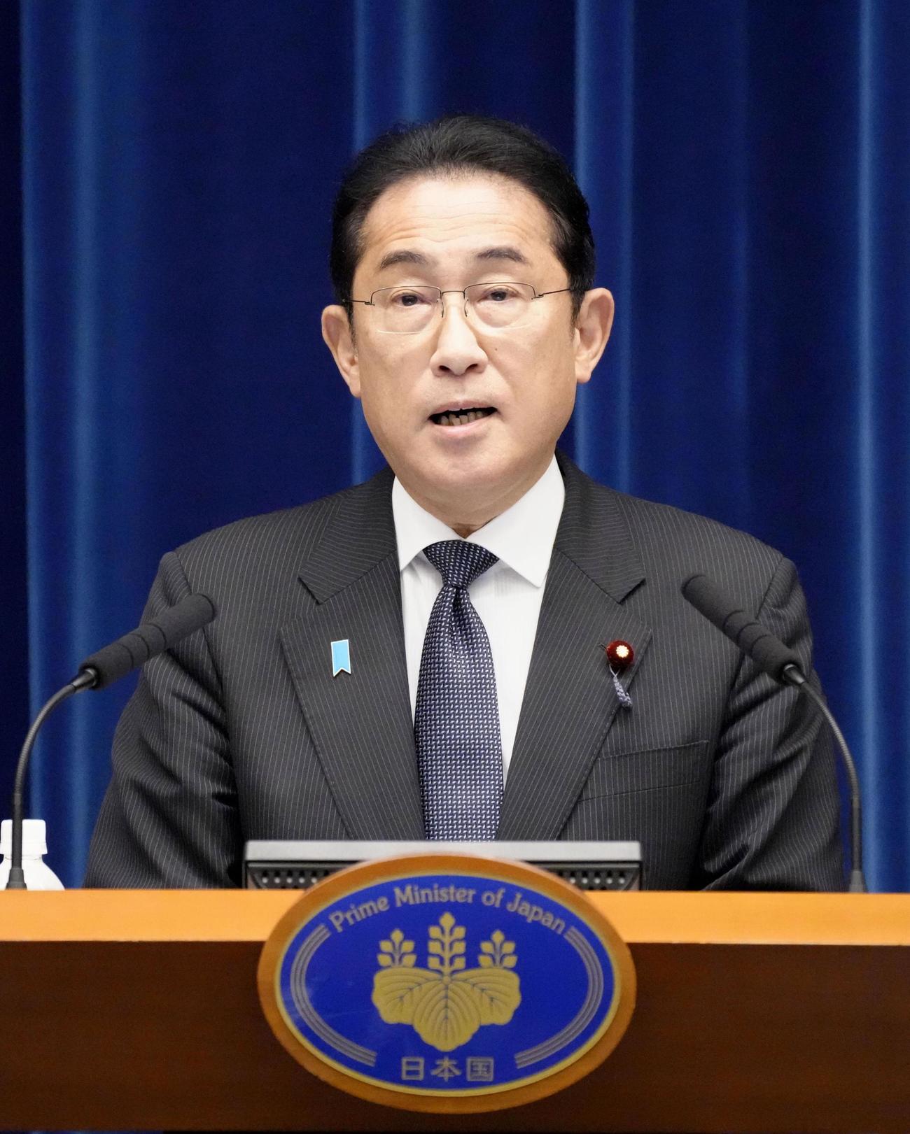 「こども未来戦略方針」を決定し、記者会見する岸田首相（共同）