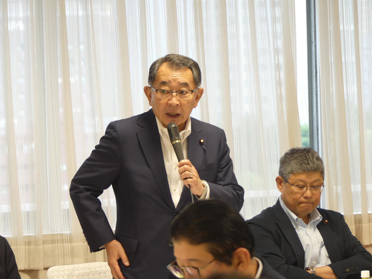自民党安倍派総会であいさつする塩谷立会長代理（撮影・中山知子）
